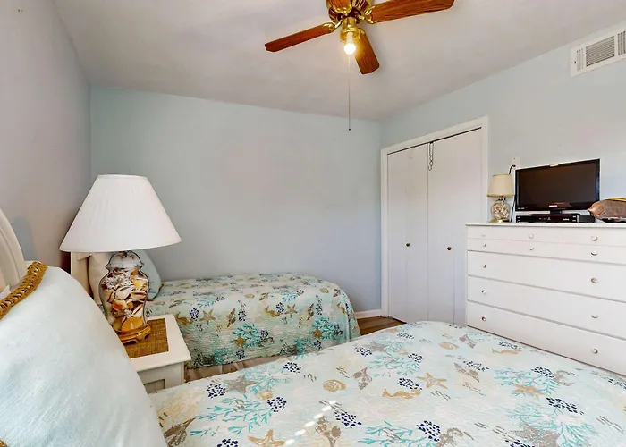 Sea Breeze 206 - The Lucky Pelican